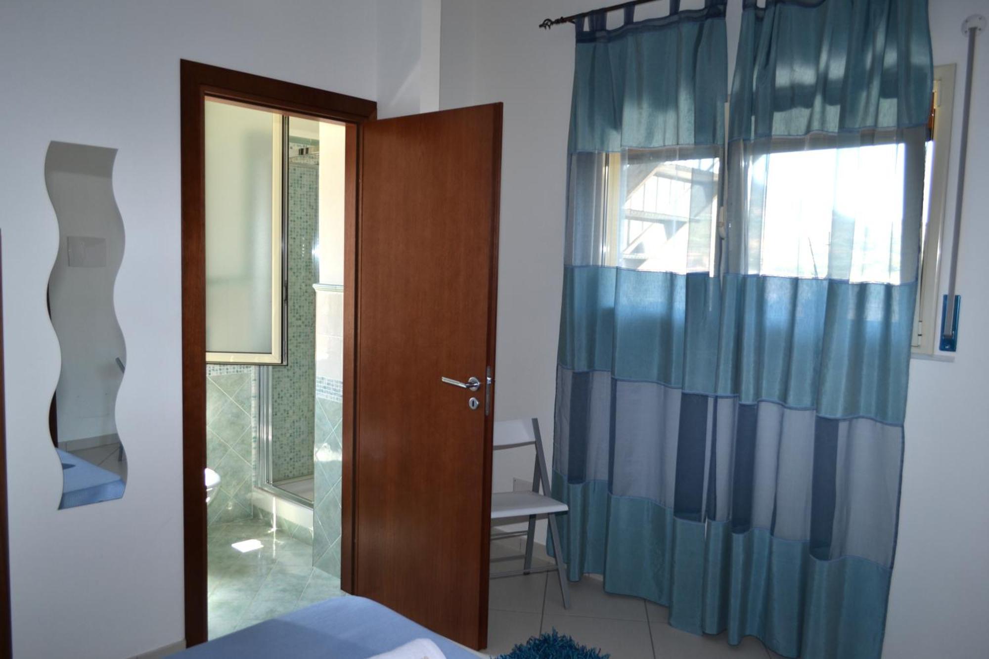 Bed and Breakfast Scirocco Чефалу Номер фото