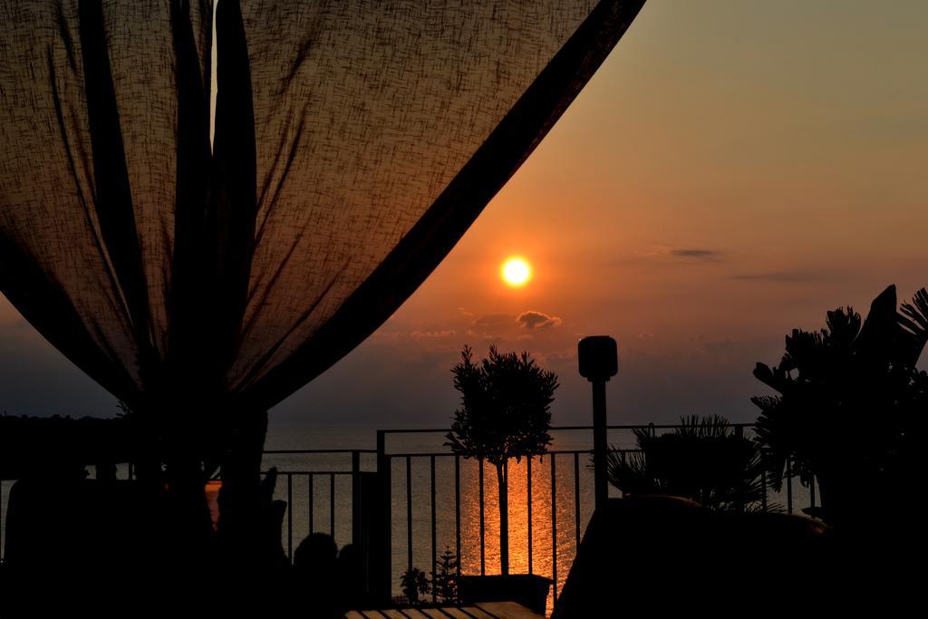 Bed and Breakfast Scirocco Чефалу Экстерьер фото